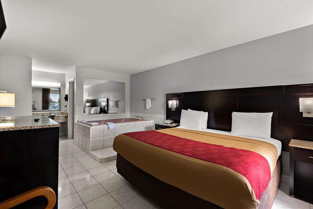 Econo Lodge Princess Anne Room photo