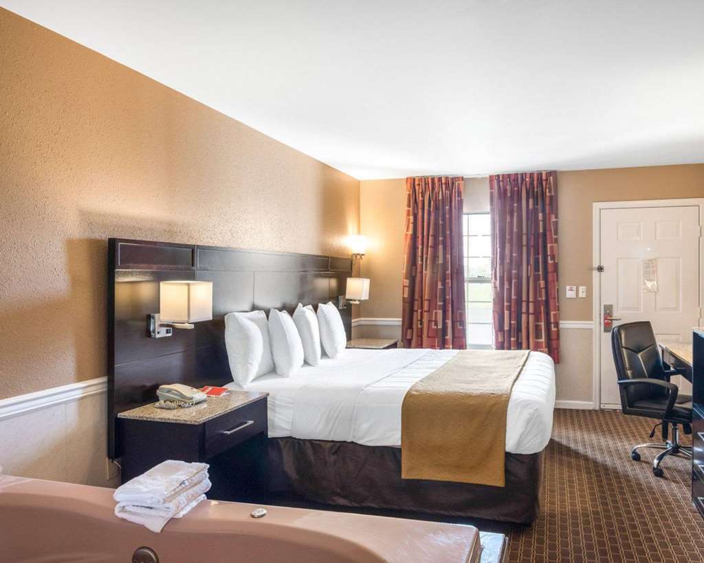 Econo Lodge Princess Anne Room photo